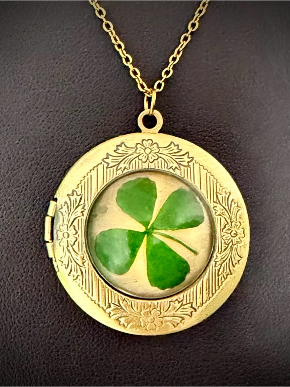 Lucky Clover Vintage Style Green & Gold Shamrock Locket Necklace🍀